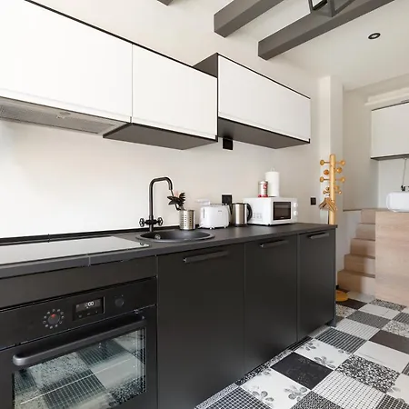 Guesthost - Renovated Apts Apartmán