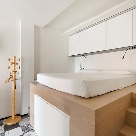 Guesthost - Renovated Apts Apartmán Milán