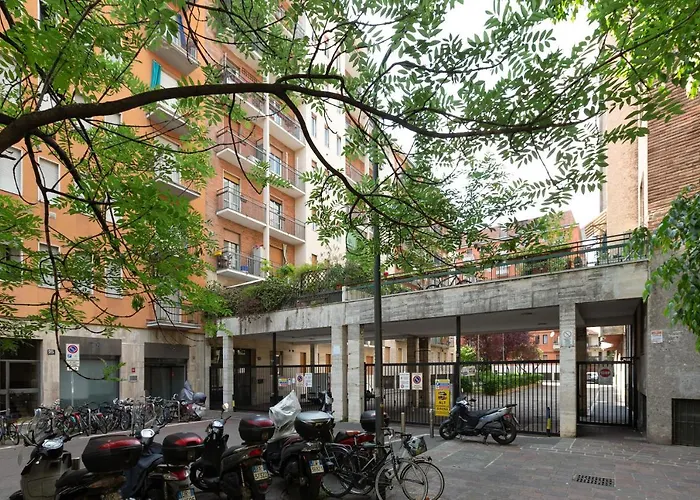 Guesthost - Renovated Apts Апартаменты *