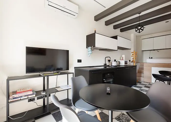 Guesthost - Renovated Apts Апартаменты *