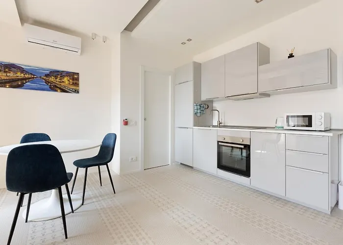 Guesthost - Renovated Apts Апартаменты *