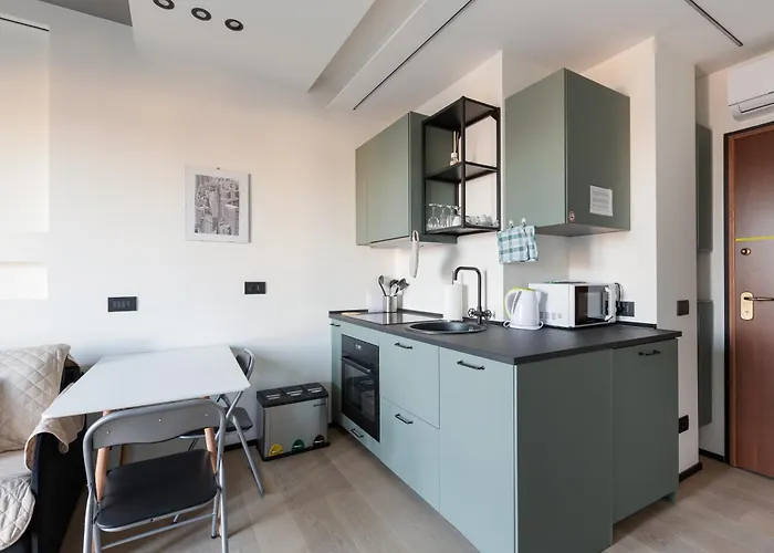 Guesthost - Renovated Apts Милан