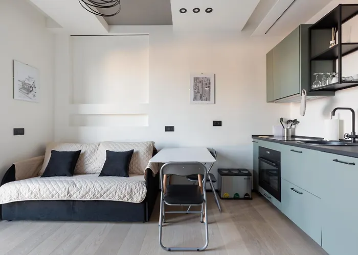Guesthost - Renovated Apts Апартаменты *