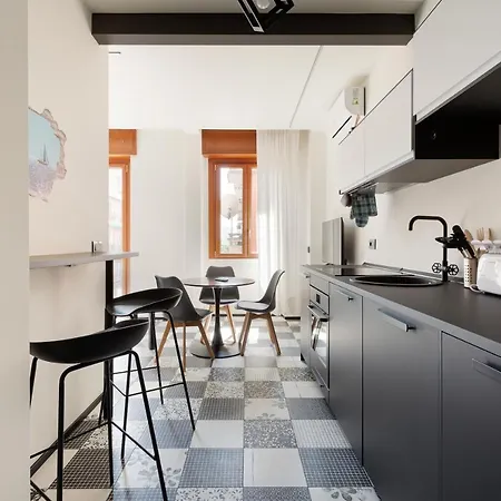 Guesthost - Renovated Apts * מילאנו